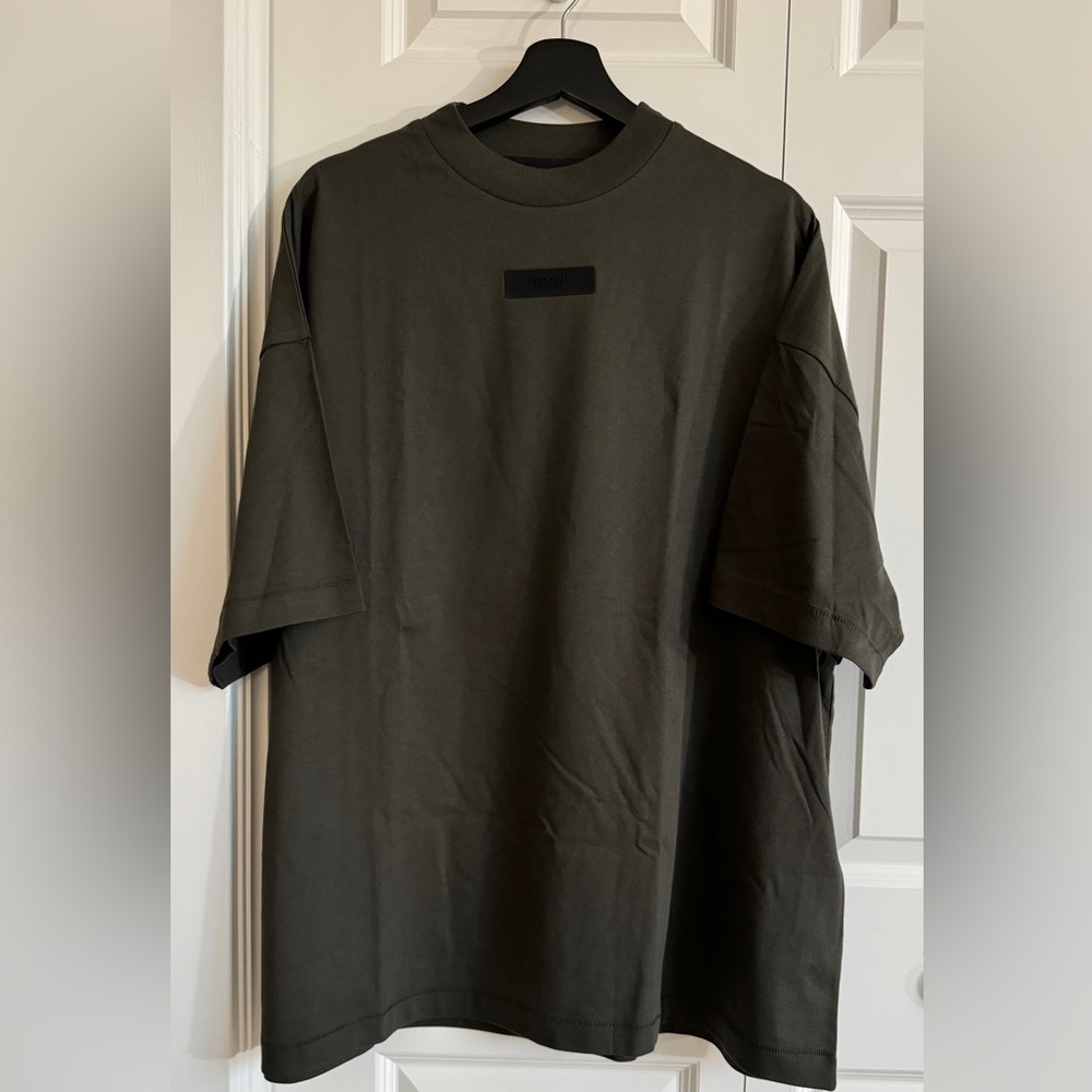Essentials Tee Men’s Medium Ink Color Brand New with bag/tags